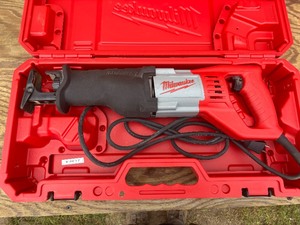 lot 25 image: Milwaukee 12 Amp SAWZALL Reciprocating Saw with Case USED 6519-31 MSRP $129