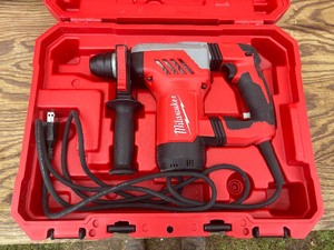 lot 26 image: Milwaukee 1-18 in. Corded SDS-Plus Rotary Hammer USED 5268-21 MSRP $299