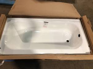 lot 10 image: Bootz Industries Aloha 60 in. x 30 in. Alcove Soaking Bathtub with Right Drain in White Damaged   Customer Returns See Pictures