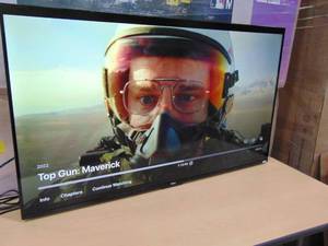 lot 12 image: 55-Inch Roku Select Series 4K HDR Smart Roku TV with Roku Enhanced Voice Remote, Brilliant 4K Picture, Automatic Brightness, & Seamless Streaming