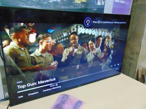 lot 30 image: 55 Inch Hisense Class R6G Series LED 4K UHD Smart Roku TV55r6g