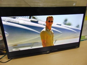 lot 37 image: 32 Inch onn Class HD (720P) LED Roku Smart Television (100012589)