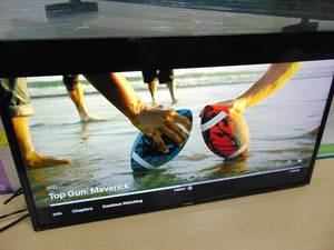 lot 38 image: 40 Inch Samsung UN40N5200A  N5200 Smart Full HD TV Bundle with Premiere Movies Streaming