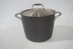 lot 6 image: Stockpot & Lid (8 qt NSF)