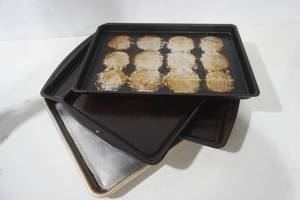 lot 12 image: Baking PansCookie Sheets (4ct)