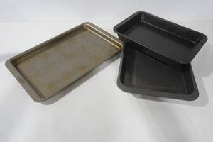 lot 13 image: Baking PansCookie Sheets (3ct)