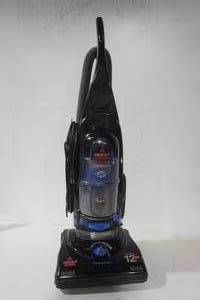 lot 23 image: Bissell Clean view Bagless Vacuum