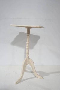 lot 32 image: White Wooden Plant Stand