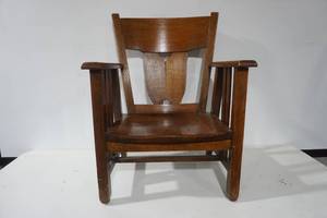 lot 34 image: VintageAntique Wooden Chair