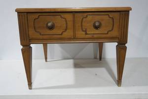 lot 38 image: Mersman End TableSide Table