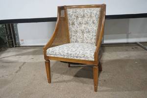 lot 50 image: Vintage Tufted Cane Chair