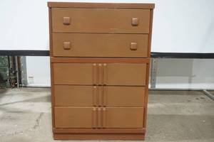 lot 58 image: Wooden 5 Drawer Dresser