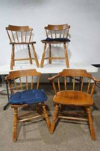 lot 64 image: Wooden Dining Room Chairs (4ct)