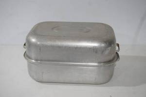 lot 92 image: Vintage Aluminum Roasting Pan 16x12x8.5