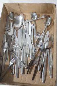 lot 94 image: Flatware