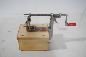 lot 102 image: Mounted Pampered Chef Apple Peeler