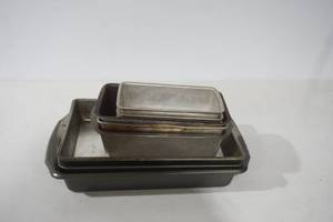 lot 111 image: Bakeware Cake Pans & Bread Pans