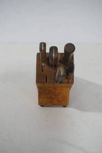 lot 115 image: Knife Block & Knives