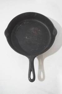 lot 123 image: Cast Iron Frying Pan 10.5 Diameter