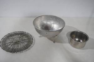 lot 134 image: Colander, Fry Basket, & Stainless Steel Bowl