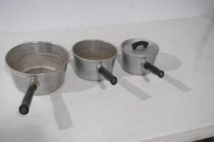 lot 143 image: Wearever Aluminum Sauce Pots (3ct) & 1 Lid