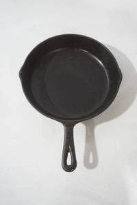 lot 144 image: Cast Iron 10 Frying Pan