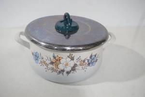 lot 150 image: Crowning Touch Enamelware Pot