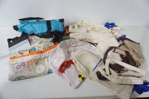lot 154 image: Reusable Canvas Grocery Bags