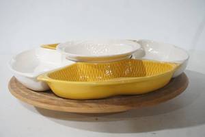lot 165 image: Vegetable Serving Tray & lazy Susan