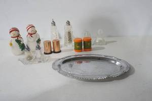 lot 175 image: Vintage & Modern Salt & Pepper Shakers