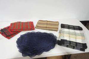 lot 186 image: Placemats