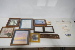 lot 194 image: Variety Of Wall Decor