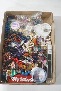 lot 195 image: Fashion Jewelry