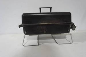 lot 215 image: Char-Broil Portable Gas Grill