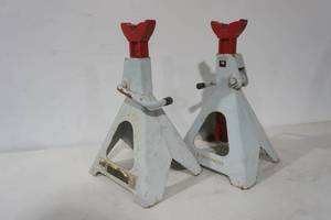 lot 219 image: 6 Ton Jack Stands