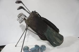 lot 233 image: Golf Bag and Clubs
