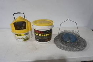 lot 266 image: Minnow Buckets and Fish Basket