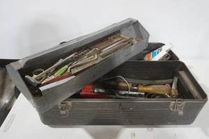 lot 274 image: Vintage Toolbox and Contents