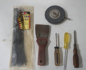 lot 277 image: Zip Ties, Screwdrivers, Putty Knife