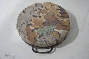 lot 284 image: 5-Gallon Bucket Seat Padded Camo