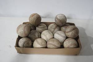 lot 286 image: Softballs