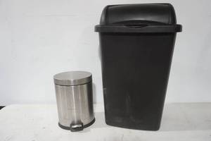 lot 318 image: Garbage Cans With Covers (Poly & Stainless)