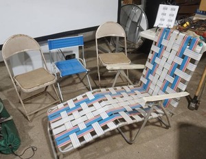 lot 327 image: Lawn Chair, Camping Chair, 2 Vintage Folding Chairs