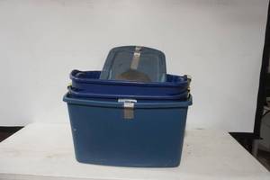 lot 330 image: (3ct) Large Totes & 1 Lid