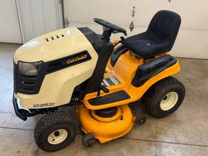 lot 9 image: Cub Cadet LTX1042 KW Lawn Mower