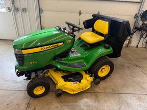 John Deere X324 + Bagger + Mulch Kit