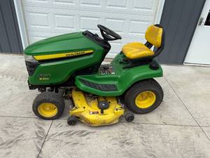 lot 16 image: John Deere X360 Lawn Tractor