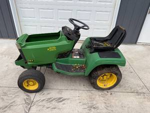 lot 26 image: John Deere 345