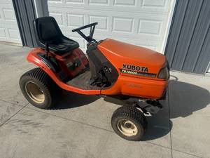 lot 19 image: Kubota TG1860G Garden Tractor
