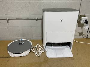 lot 117 image: ECOVACS DEEBOT T20 Omni Robot Vacuum & Mop